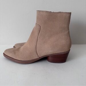 Dolce Vita Fahari H2O Beige Suede Women's Booties, Sz 7 Preowned, perfect cond.